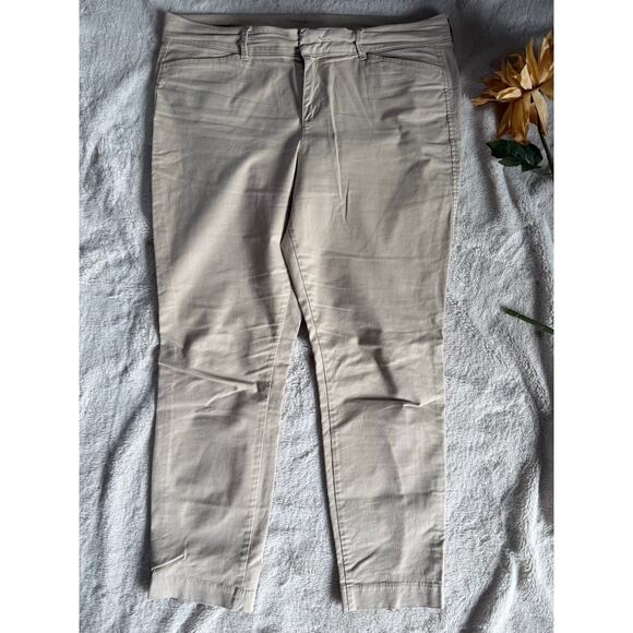 Old Navy Pants - Old Navy Pixie Fit Khaki Pants Size 12